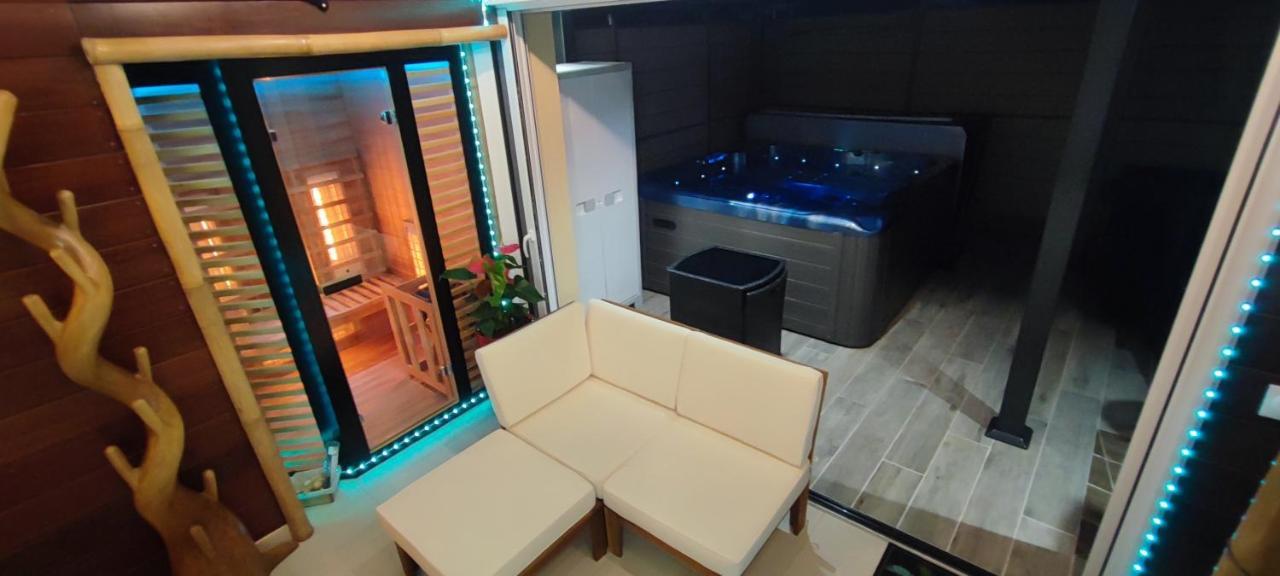 La Kaz Rhumantique Sauna And Spa Privatif La Rivière-Saint-Sauveur エクステリア 写真