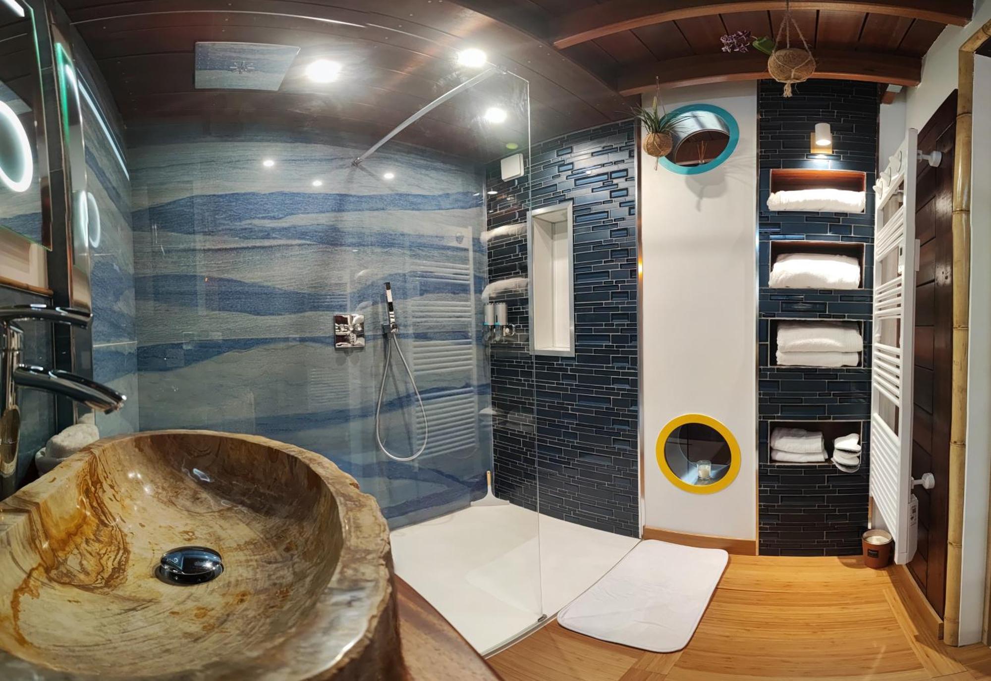 La Kaz Rhumantique Sauna And Spa Privatif La Rivière-Saint-Sauveur エクステリア 写真